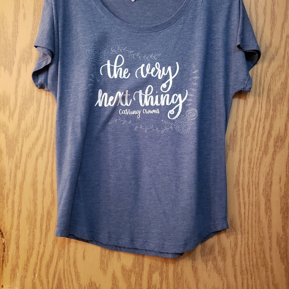 Pretty, dark gray t shirt from Casting Crowns "the very next thing" concert. - Picture 2 of 6